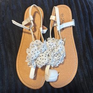 Forever Valinda white/blk polka dot flat sandal w/ adjustable ankle strap size 9